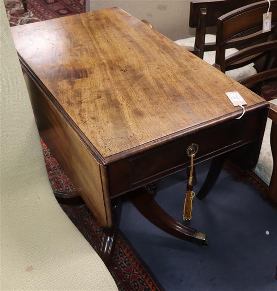 A Regency mahogany Pembroke breakfast table W.86cm